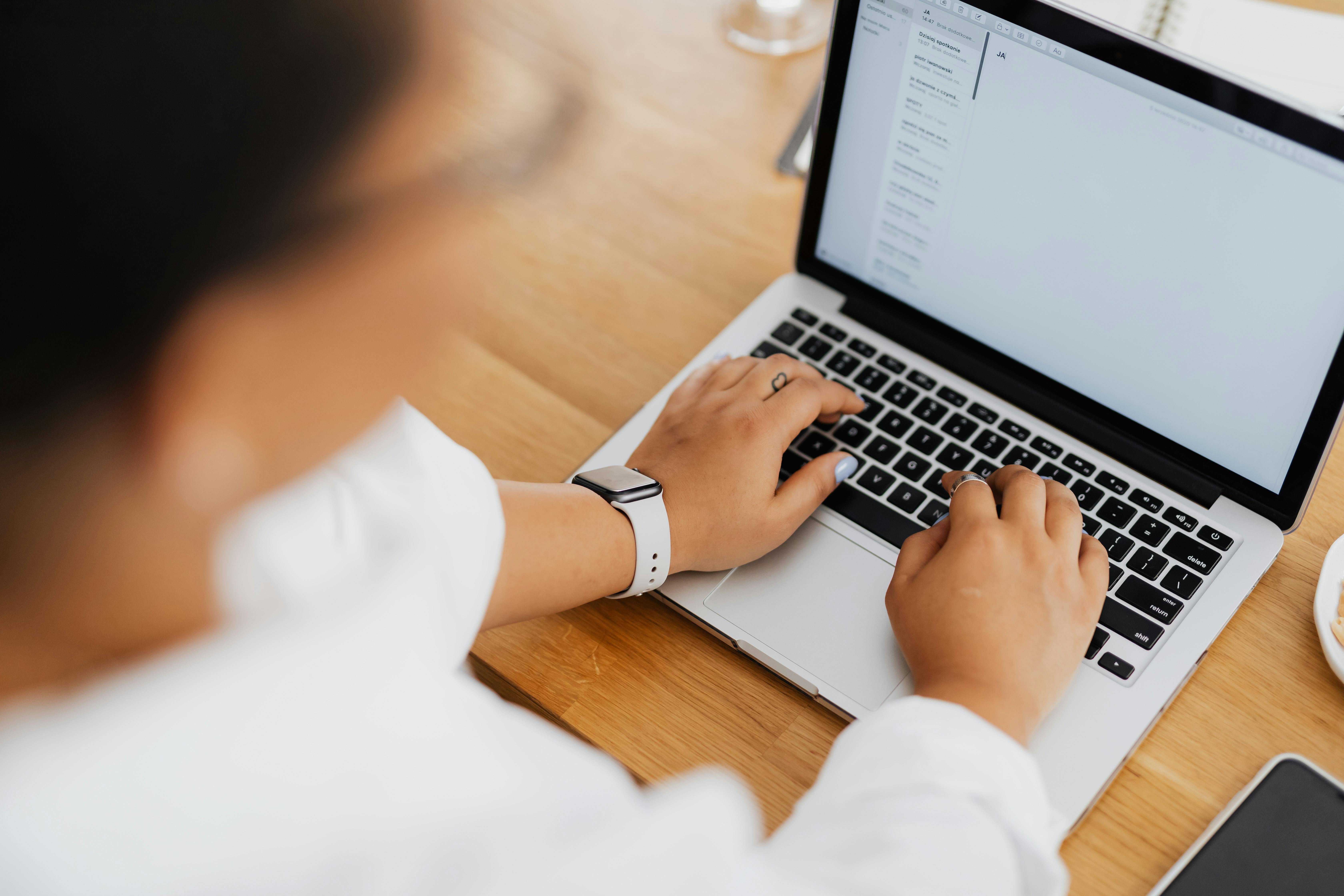 When to Use Reply vs. Reply All